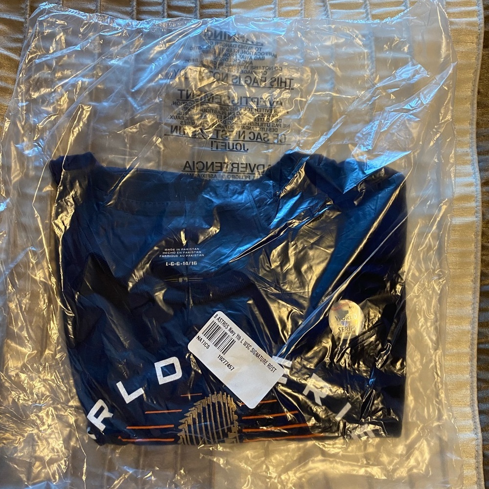 NEW - Houston Astros Youth Navy 2022 World Series Champions Signature Roster Tee - Picture 6 of 8